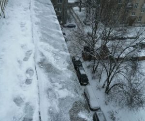 Произведена сброска снега