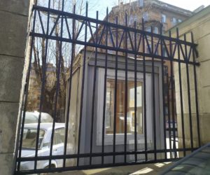 Покраска ворот и частичный ремонт водосточных труб.  пр. Лиговский, д. 44
